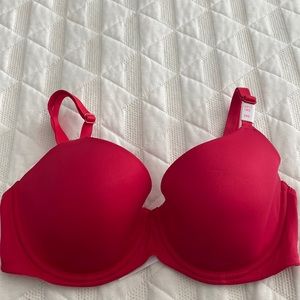 NWT Victoria’s Secret Pink lightly lined bra